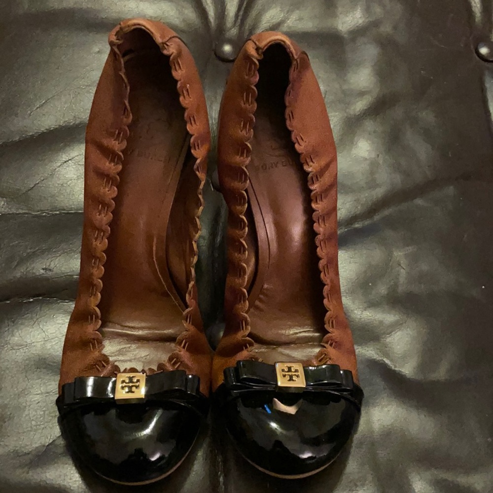Tory Burch brown & black patent heel size 9